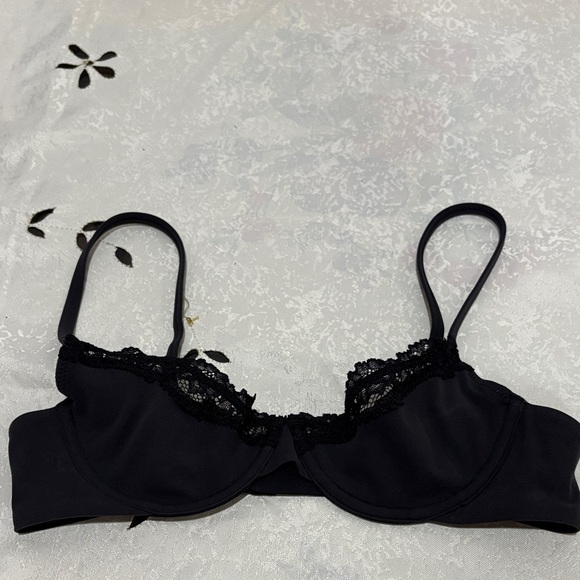 SKIMS Other - SKIMS FITS EVERYBODY LACE UNLINED SCOOP BRA